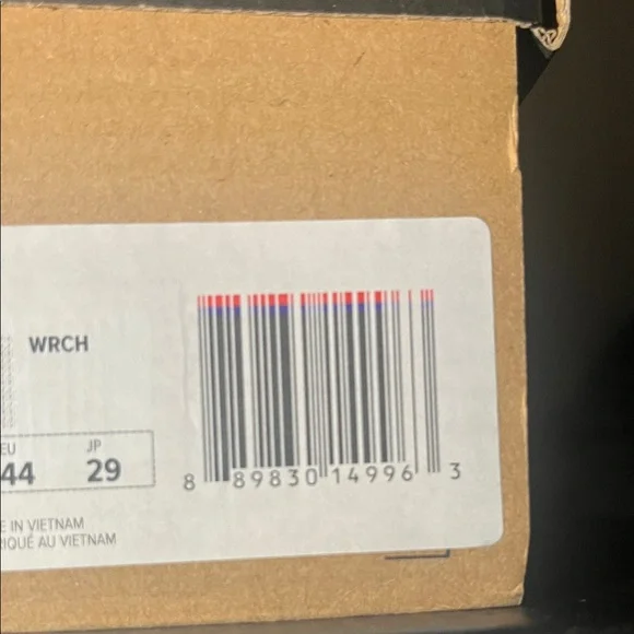 UGG Butte men size 11 - Picture 4 of 4